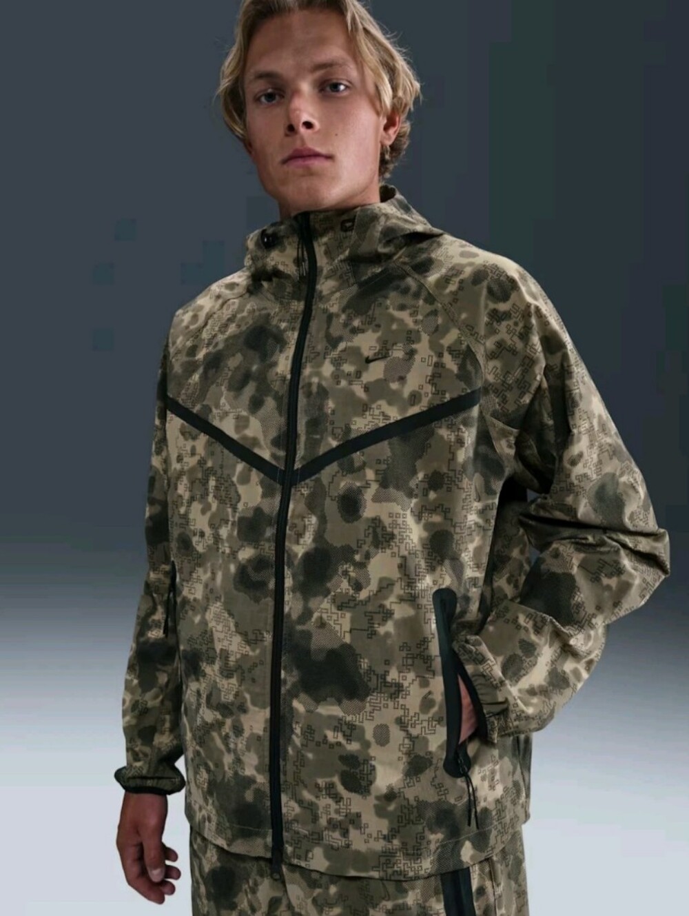 NWT Nike Tech Men's Size: M Dri-FIT Woven Camo Windrunner Jacket HV0979-210